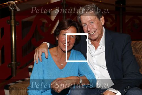Zeist 23 december 2018
Hans Wendy Steven Osacr en Renzo Kazan met hun vrouwen en kinderen in het Fyji Hotel.