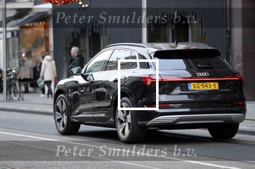 Amsterdam 8 december 2019
Humberto Tan test de audi Etron oa op de PC Hooftstraat in Amsterdam.