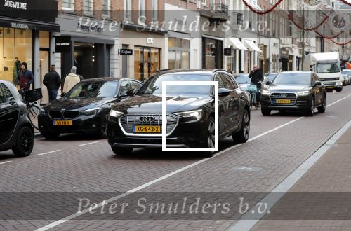 Amsterdam 8 december 2019
Humberto Tan test de audi Etron oa op de PC Hooftstraat in Amsterdam.