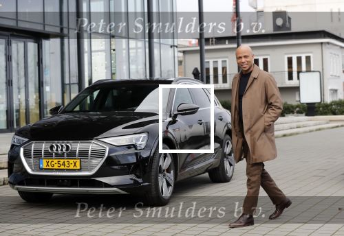 Amsterdam 8 december 2019
Humberto Tan test de audi Etron oa op de PC Hooftstraat in Amsterdam.