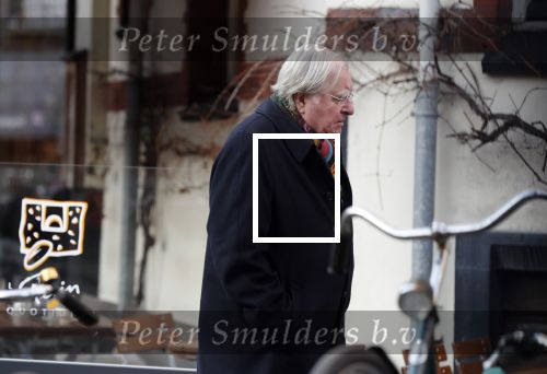 Amsterdam 19 januari 2019
Huub Oosterhuis doet boodschappen op de cornelis schuytstraat.