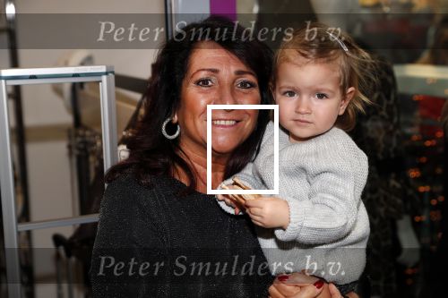 Beverwijk 22 december 2018
Rafael v d Vaart Damian Jesslynn en zijn vriendin Estavana Polman in het winkelcentrum waar Rafael zijn moeder Lolita een winkel heeft . Ze hebben geld opgehaald met veiling voor het ZZF.