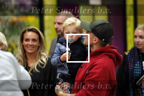 Schiphol 11 januari 2019
Andre Hazes jr en vriendin Monique Westenberg arriveren samen met familie en neef Djarno Hofland op schiphol na trip naar Ortlando.