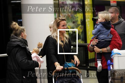 Schiphol 11 januari 2019
Andre Hazes jr en vriendin Monique Westenberg arriveren samen met familie en neef Djarno Hofland op schiphol na trip naar Ortlando.