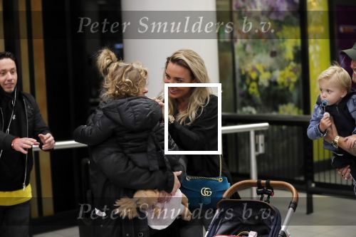 Schiphol 11 januari 2019
Andre Hazes jr en vriendin Monique Westenberg arriveren samen met familie en neef Djarno Hofland op schiphol na trip naar Ortlando.