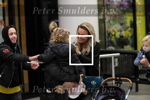 Schiphol 11 januari 2019
Andre Hazes jr en vriendin Monique Westenberg arriveren samen met familie en neef Djarno Hofland op schiphol na trip naar Ortlando.