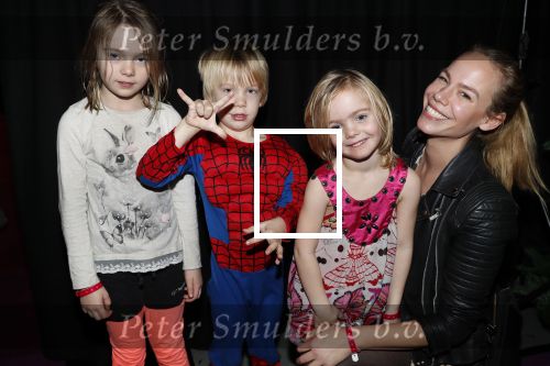 Amsterdam 23 december 2018
Premiere RTL kerstshow in het ziggo dome. Nicolette Kluijver met haar kinderen
