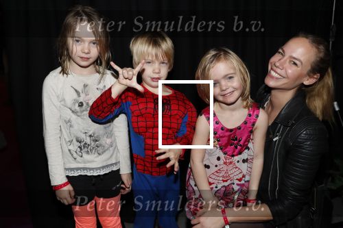 Amsterdam 23 december 2018
Premiere RTL kerstshow in het ziggo dome. Nicolette Kluijver met haar kinderen