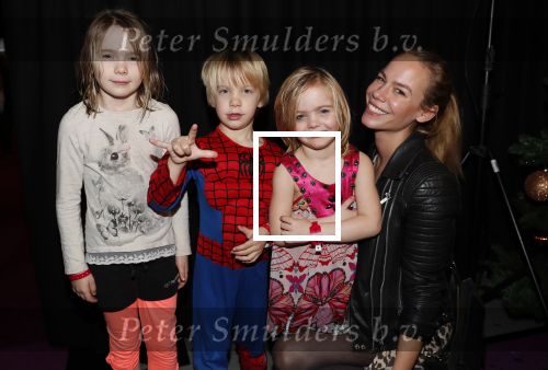 Amsterdam 23 december 2018
Premiere RTL kerstshow in het ziggo dome. Nicolette Kluijver met haar kinderen