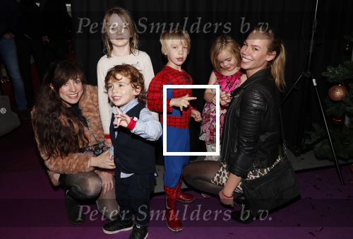 Amsterdam 23 december 2018
Premiere RTL kerstshow in het ziggo dome. Nicolette Kluijver met haar kinderen