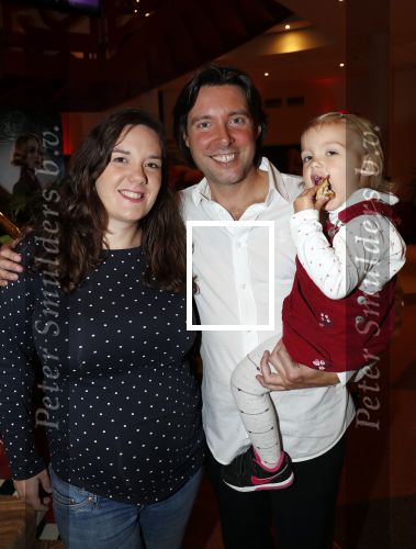 Zeist 23 december 2018
Hans Wendy Steven Osacr en Renzo Kazan met hun vrouwen en kinderen in het Fyji Hotel. Oscar metzijn zwangere vrouw Bregje en hun dochter . Ze krijgen een tweeling