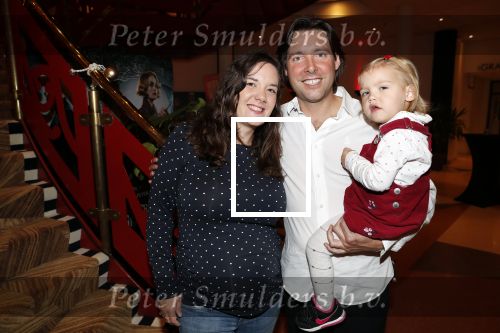 Zeist 23 december 2018
Hans Wendy Steven Osacr en Renzo Kazan met hun vrouwen en kinderen in het Fyji Hotel. Oscar metzijn zwangere vrouw Bregje en hun dochter . Ze krijgen een tweeling