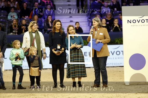 Amsterdam 27 januari 2019
Jumpin Amsterdam met de koninklijke gasten Koning Willem Alexander Prinses Amalia Prinses Irene Prinses Margarita haar man Tjalling ten Cate en hun dochters Julia en Paola.