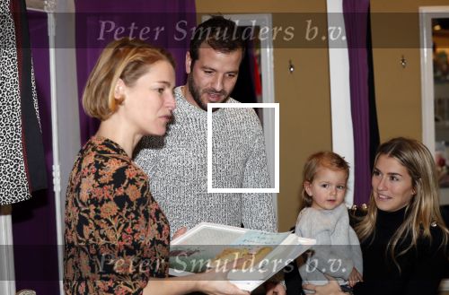 Beverwijk 22 december 2018
Rafael v d Vaart Damian Jesslynn en zijn vriendin Estavana Polman in het winkelcentrum waar Rafael zijn moeder Lolita een winkel heeft . Ze hebben geld opgehaald met veiling voor het ZZF.