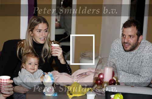 Beverwijk 22 december 2018
Rafael v d Vaart Damian Jesslynn en zijn vriendin Estavana Polman in het winkelcentrum waar Rafael zijn moeder Lolita een winkel heeft . Ze hebben geld opgehaald met veiling voor het ZZF.