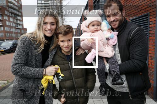 Beverwijk 22 december 2018
Rafael v d Vaart Damian Jesslynn en zijn vriendin Estavana Polman in het winkelcentrum waar Rafael zijn moeder Lolita een winkel heeft . Ze hebben geld opgehaald met veiling voor het ZZF.
