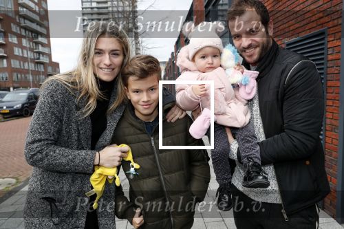 Beverwijk 22 december 2018
Rafael v d Vaart Damian Jesslynn en zijn vriendin Estavana Polman in het winkelcentrum waar Rafael zijn moeder Lolita een winkel heeft . Ze hebben geld opgehaald met veiling voor het ZZF.