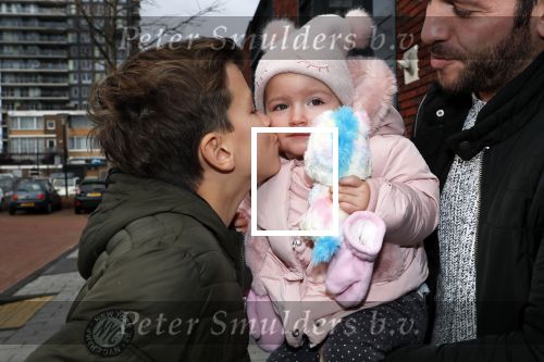 Beverwijk 22 december 2018
Rafael v d Vaart Damian Jesslynn en zijn vriendin Estavana Polman in het winkelcentrum waar Rafael zijn moeder Lolita een winkel heeft . Ze hebben geld opgehaald met veiling voor het ZZF.