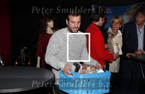 Beverwijk 22 december 2018
Rafael v d Vaart Damian Jesslynn en zijn vriendin Estavana Polman in het winkelcentrum waar Rafael zijn moeder Lolita een winkel heeft . Ze hebben geld opgehaald met veiling voor het ZZF.