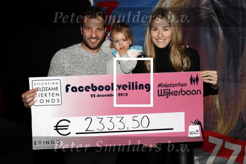 Beverwijk 22 december 2018
Rafael v d Vaart Damian Jesslynn en zijn vriendin Estavana Polman in het winkelcentrum waar Rafael zijn moeder Lolita een winkel heeft . Ze hebben geld opgehaald met veiling voor het ZZF.