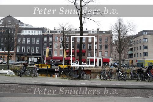 Amsterdam 4 januari 2019
Ramen met prostituees schuin tegen over Albert Verlindce zijn nieuwe appartement.