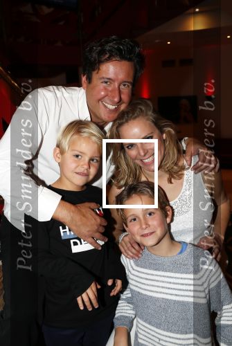 Zeist 23 december 2018
Hans Wendy Steven Osacr en Renzo Kazan met hun vrouwen en kinderen in het Fyji Hotel. Renzo en zijn vrouw Mara met hun twee kinderen