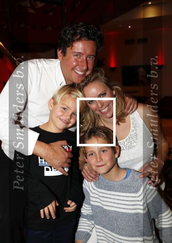 Zeist 23 december 2018
Hans Wendy Steven Osacr en Renzo Kazan met hun vrouwen en kinderen in het Fyji Hotel. Renzo en zijn vrouw Mara met hun twee kinderen