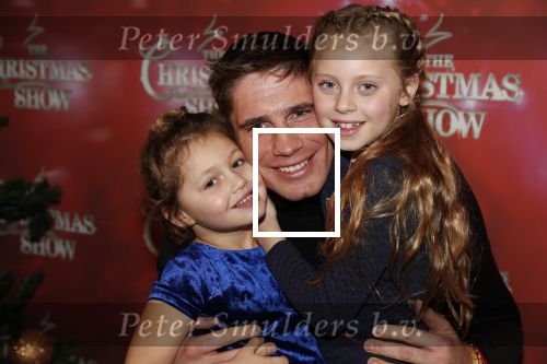 Amsterdam 23 december 2018
Premiere RTL kerstshow in het ziggo dome. Rico  Verhoeven met zijn dochters