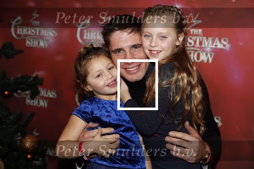 Amsterdam 23 december 2018
Premiere RTL kerstshow in het ziggo dome. Rico  Verhoeven met zijn dochters
