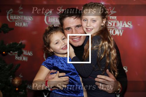 Amsterdam 23 december 2018
Premiere RTL kerstshow in het ziggo dome. Rico  Verhoeven met zijn dochters