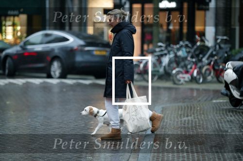 Amsterdam 12 januari 2019
Saskia Noort gaat met haar hondje naar slagerij v Dam.