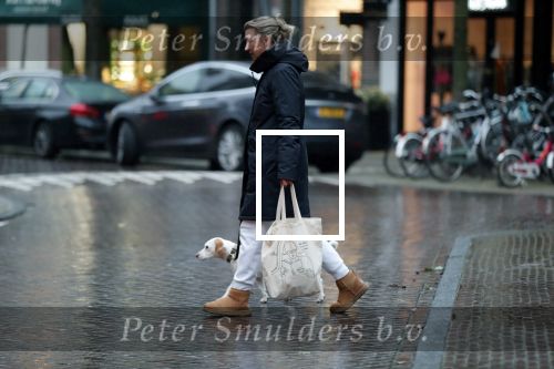 Amsterdam 12 januari 2019
Saskia Noort gaat met haar hondje naar slagerij v Dam.