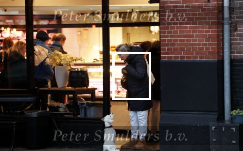 Amsterdam 12 januari 2019
Saskia Noort gaat met haar hondje naar slagerij v Dam.