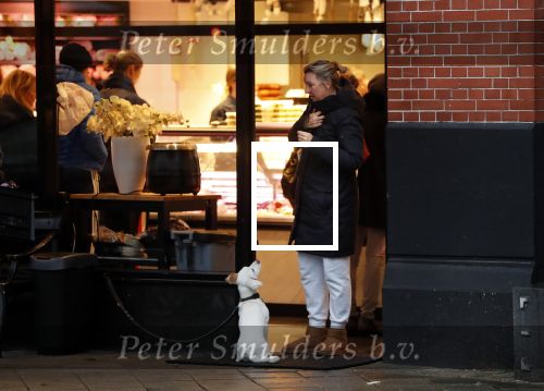 Amsterdam 12 januari 2019
Saskia Noort gaat met haar hondje naar slagerij v Dam.