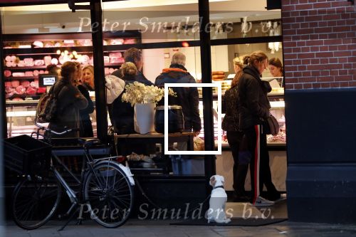 Amsterdam 12 januari 2019
Saskia Noort gaat met haar hondje naar slagerij v Dam.