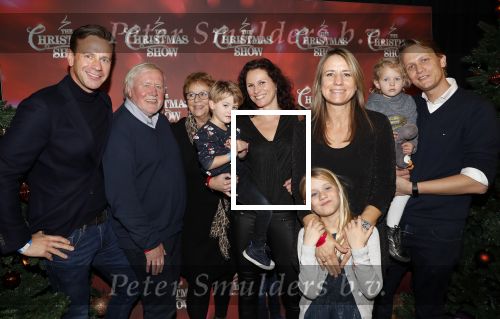 Amsterdam 23 december 2018
Premiere RTL kerstshow in het ziggo dome. Sven Sauve met familie.