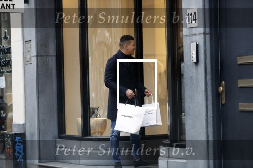 Amsterdam 30 januari 2019
Wilfred Bouma met zijn vrouw aan het shoppen op de pc hooftstraat.