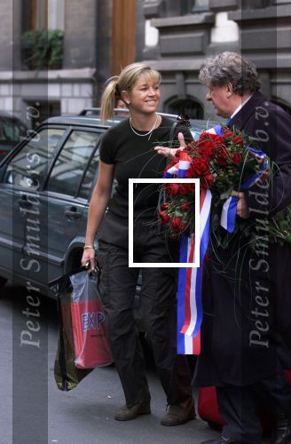 Brussel, 29 November 2000
Willibrord Frequin overhandigt Maxima bloemen