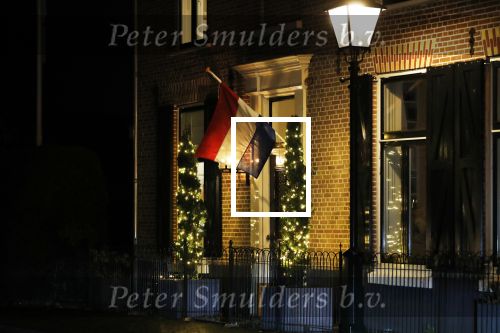 Naarden 12 januari 2020
Bij de dochter van Aart Staartjes , Saskia Meijer Staartjes en haar man Erik Meijer ( speelde destijds Pino) is de vlag uitgehangen omdat haar vader overleden is.