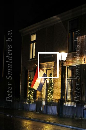 Naarden 12 januari 2020
Bij de dochter van Aart Staartjes , Saskia Meijer Staartjes en haar man Erik Meijer ( speelde destijds Pino) is de vlag uitgehangen omdat haar vader overleden is.