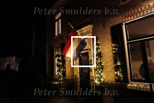 Naarden 12 januari 2020
Bij de dochter van Aart Staartjes , Saskia Meijer Staartjes en haar man Erik Meijer ( speelde destijds Pino) is de vlag uitgehangen omdat haar vader overleden is.