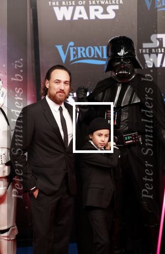 Amsterdam 17 december 2019
Premiere Starwars in het Amsterdam theater. Arne Toonen met zoon