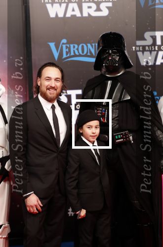 Amsterdam 17 december 2019
Premiere Starwars in het Amsterdam theater. Arne Toonen met zoon