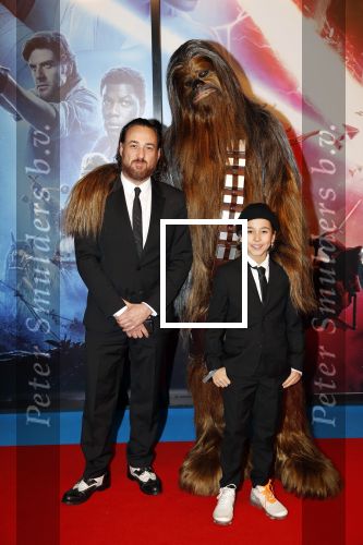 Amsterdam 17 december 2019
Premiere Starwars in het Amsterdam theater. Arne Toonen met zoon