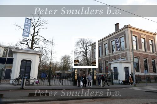 Amsterdam 1 februari 2020
Roxeanne Hazes met vriend Erik Zennes en zoon Fender bij artis.