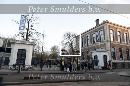 Amsterdam 1 februari 2020
Roxeanne Hazes met vriend Erik Zennes en zoon Fender bij artis.