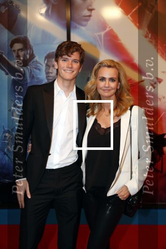 Amsterdam 17 december 2019
Premiere Starwars in het Amsterdam theater.
Daphne Deckers kwam met haar zoon Alec