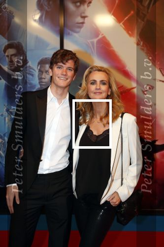 Amsterdam 17 december 2019
Premiere Starwars in het Amsterdam theater.
Daphne Deckers kwam met haar zoon Alec