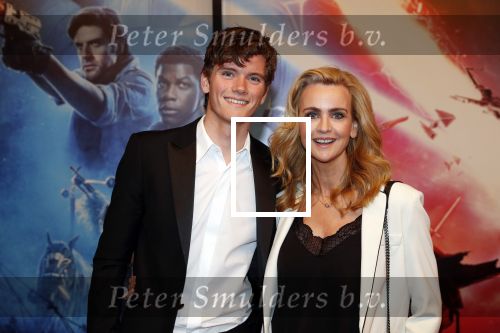 Amsterdam 17 december 2019
Premiere Starwars in het Amsterdam theater.
Daphne Deckers kwam met haar zoon Alec