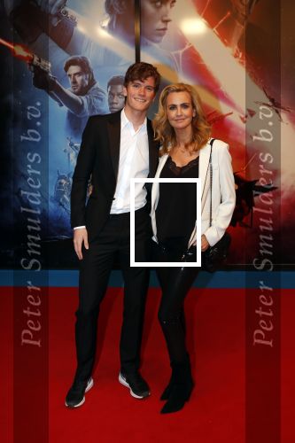 Amsterdam 17 december 2019
Premiere Starwars in het Amsterdam theater.
Daphne Deckers kwam met haar zoon Alec